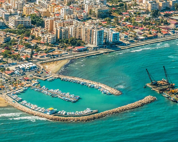 По данным Департамента земель Кипра россияне стали самой многочисленной группой иностранных покупателей недвижимости в стране с начала года